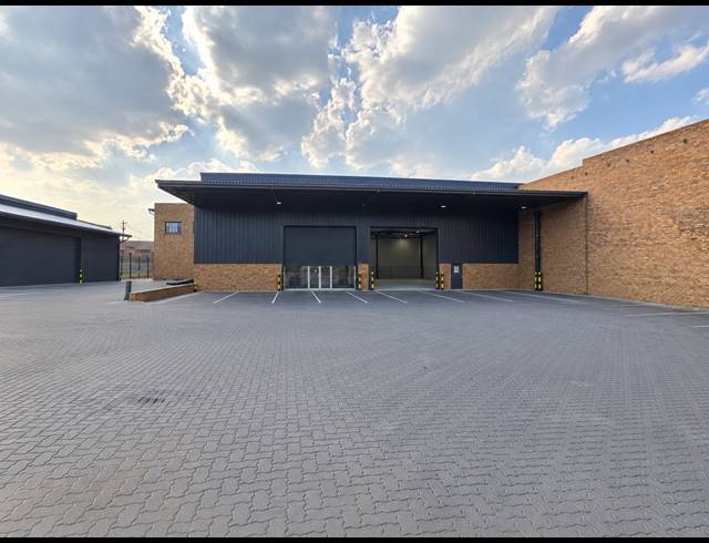 2,268M² WAREHOUSE TO LET IN ROBERTSHAM